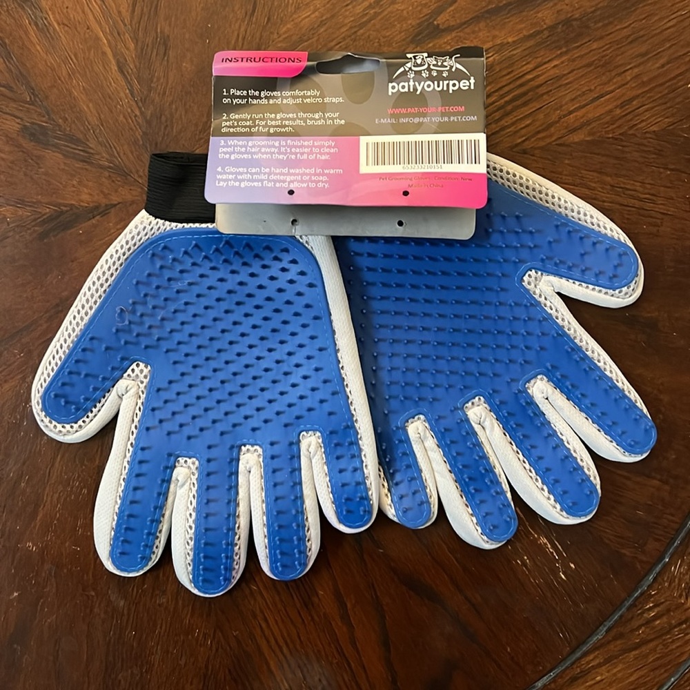 Pet Grooming Gloves Deshedding Massaging NWT